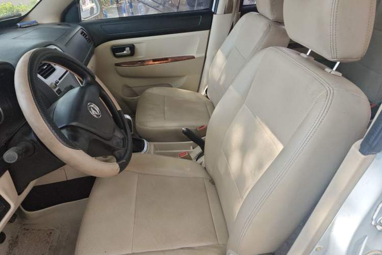 Used Dongfeng Fengon 330 2014 1.5L Manual Standard Edition DK15-02 Left Front Seat