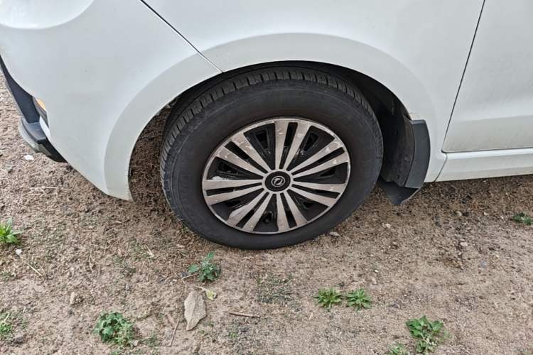 Used Dongfeng Fengon 330 2014 1.5L Manual Utility Version DK15 Left Front Wheel Hub