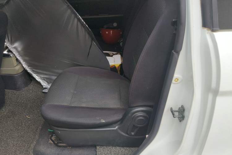 Used Dongfeng Fengon 330 2014 1.5L Manual Utility Version DK15 Left Rear Seat