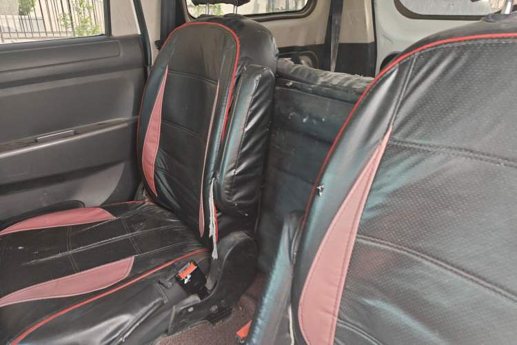 Used Dongfeng Fengon 330 2014 1.5L Manual Standard Edition DK15-02 Left Rear Seat