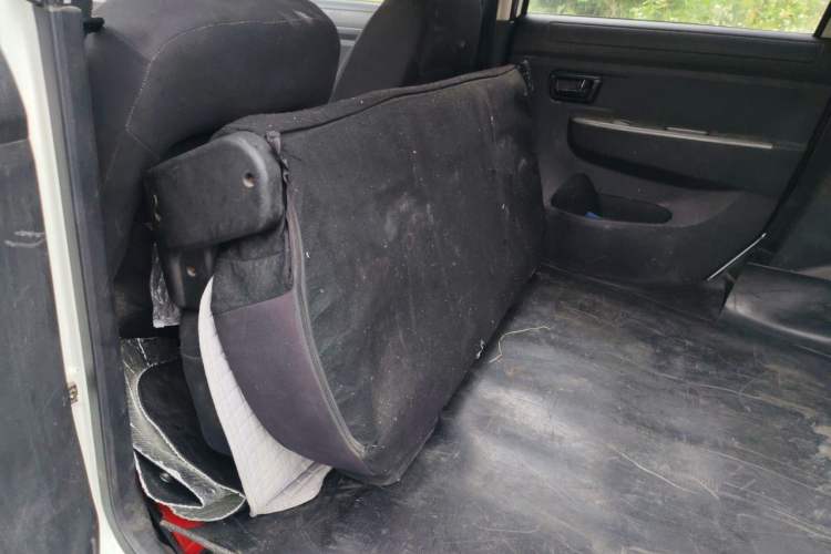 Used Dongfeng Fengon 330 2014 1.5L Manual Utility Version DK15 Left Rear Seat