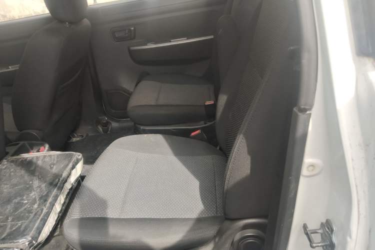 Used Dongfeng Fengon 330 2014 1.2L Manual Practical Version DK12-07 Left Rear Seat