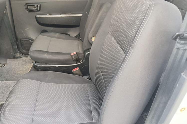 Used Dongfeng Fengon 330 2014 1.5L Manual Utility Version DK15 Left Rear Seat