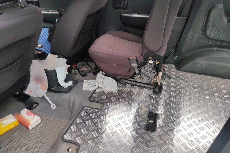 Used Dongfeng Fengon 330 2014 1.5L Manual Utility Version DK15 Left Rear Seat