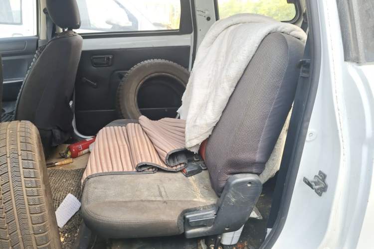 Used Dongfeng Fengon 330 2014 1.2L Manual Practical Version DK12-07 Left Rear Seat