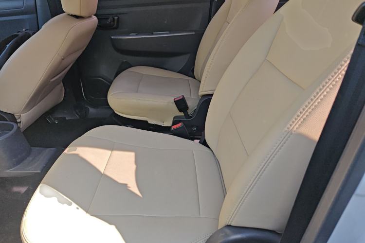 Used Dongfeng Fengon 330 2014 1.5L Manual Utility Version DK15 Left Rear Seat
