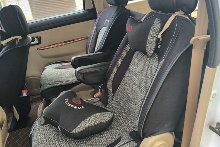 Used Dongfeng Fengon 330 2014 1.5L Manual Comfort Version DK15-02 Left Rear Seat