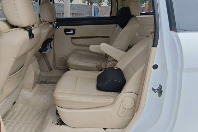 Used Dongfeng Fengon 330 2014 1.5L Manual Utility Version DK15 Left Rear Seat