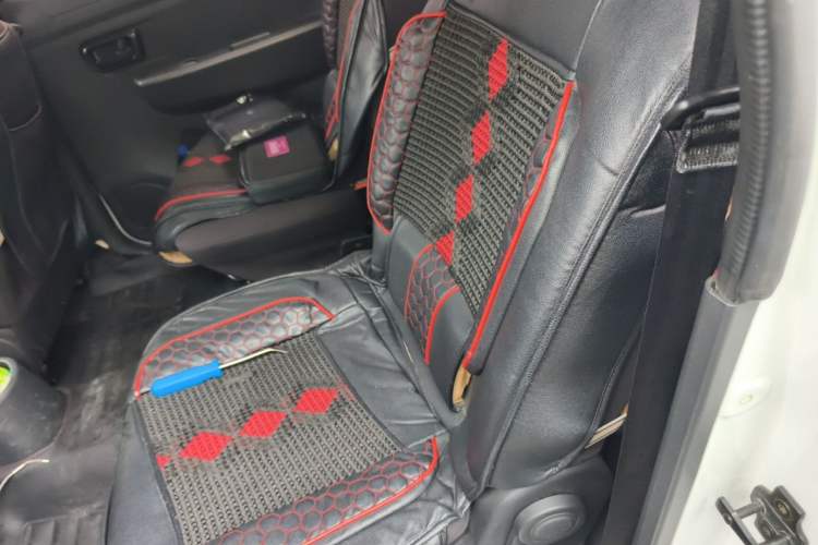 Used Dongfeng Fengon 330 2014 1.5L Manual Utility Version DK15 Left Rear Seat