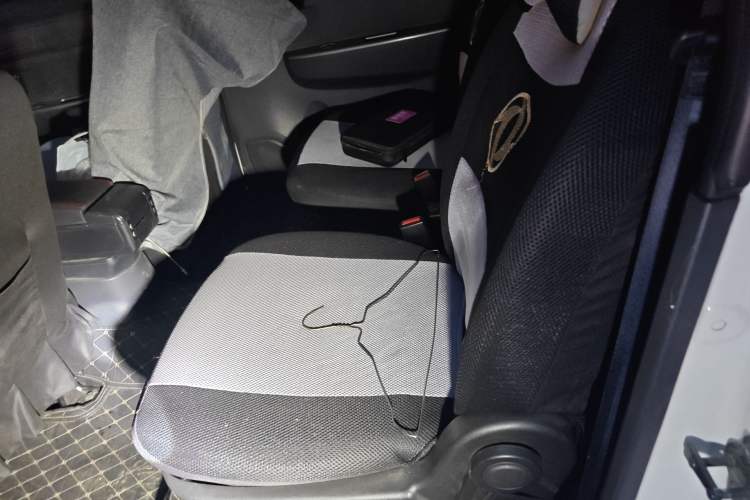 Used Dongfeng Fengon 330 2014 1.3L Manual Utility Version DK13-07 Left Rear Seat