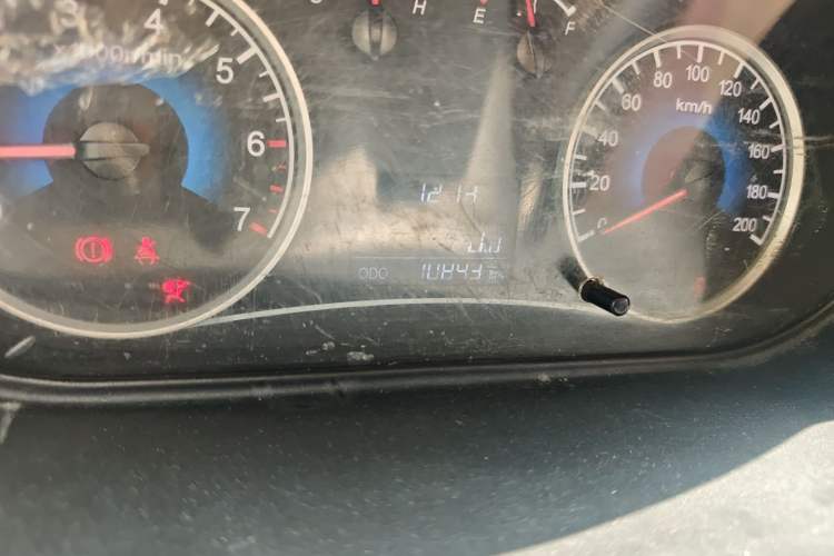 Used Dongfeng Fengon 330 2014 1.5L Manual Comfort Version DK15-02 Odometer Close Up