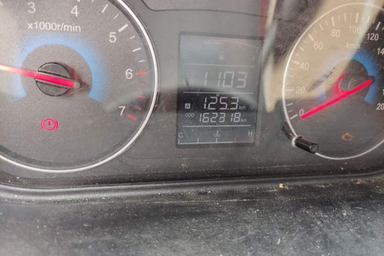 Used Dongfeng Fengon 330 2014 1.2L Manual Practical Version DK12-07 Odometer Close Up