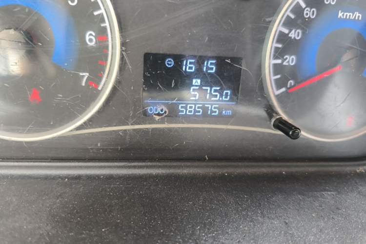 Used Dongfeng Fengon 330 2014 1.5L Manual Comfort Version DK15-02 Odometer Close Up