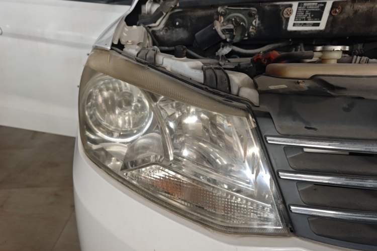 Used Dongfeng Fengon 330 2014 1.5L Manual Standard Edition DK15-02 Right Front Headlight
