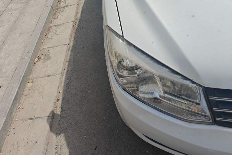 Used Dongfeng Fengon 330 2014 1.5L Manual Standard Edition DK15-02 Right Front Headlight