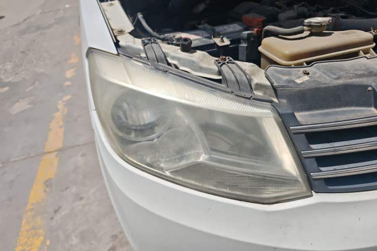 Used Dongfeng Fengon 330 2014 1.5L Manual Comfort Version DK15-02 Right Front Headlight
