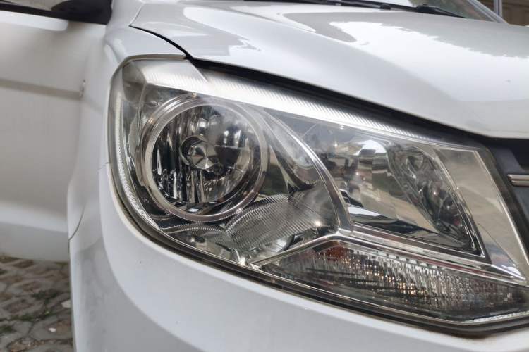 Used Dongfeng Fengon 330 2014 1.5L Manual Standard Edition DK15-02 Right Front Headlight