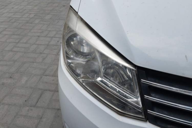 Used Dongfeng Fengon 330 2014 1.5L Manual Utility Version DK15 Right Front Headlight