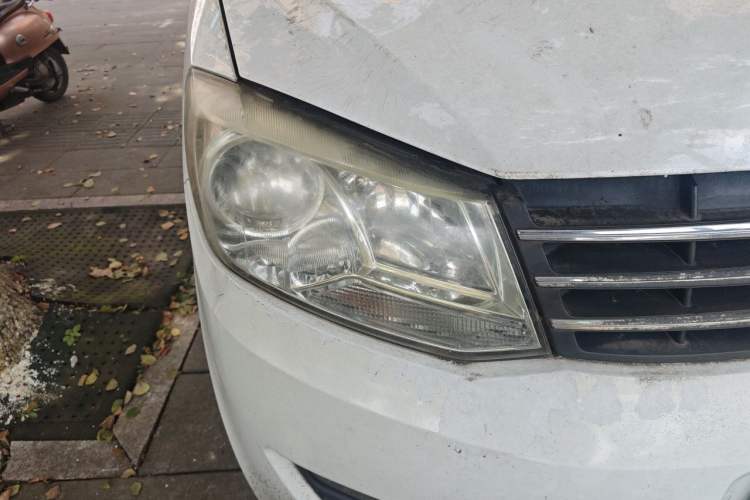 Used Dongfeng Fengon 330 2014 1.5L Manual Standard Edition DK15-02 Right Front Headlight