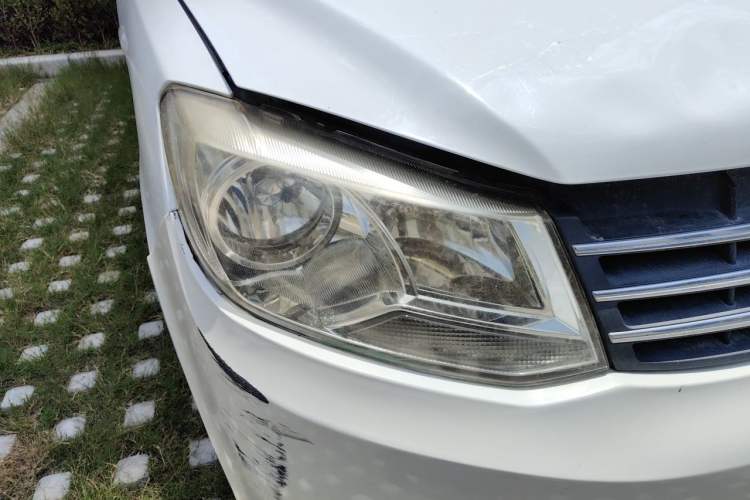 Used Dongfeng Fengon 330 2014 1.5L Manual Comfort Version DK15-02 Right Front Headlight