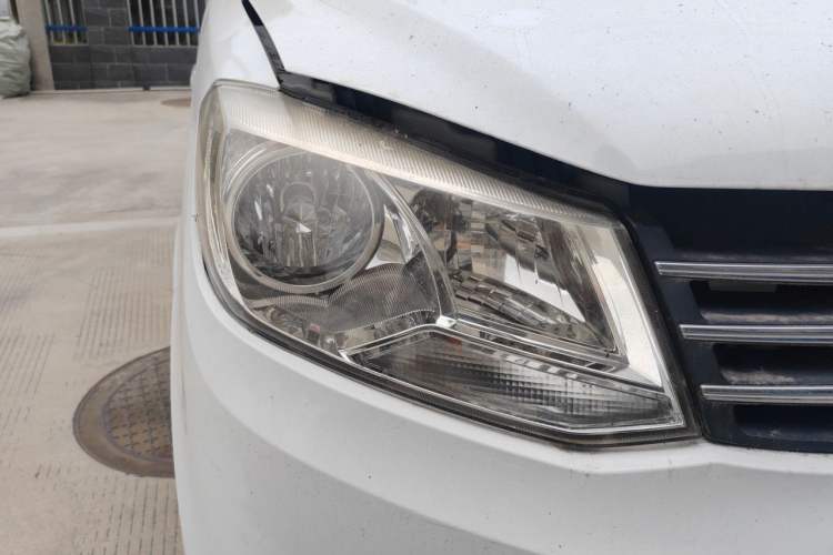 Used Dongfeng Fengon 330 2014 1.5L Manual Utility Version DK15 Right Front Headlight