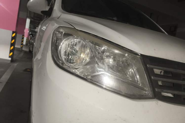 Used Dongfeng Fengon 330 2014 1.5L Manual Utility Version DK15 Right Front Headlight