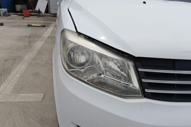 Used Dongfeng Fengon 330 2014 1.5L Manual Utility Version DK15 Right Front Headlight