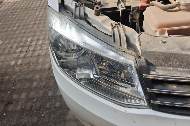 Used Dongfeng Fengon 330 2014 1.5L Manual Utility Version DK15 Right Front Headlight