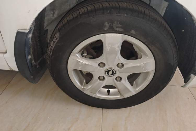 Used Dongfeng Fengon 330 2014 1.5L Manual Standard Edition DK15-02 Right Front Wheel Hub