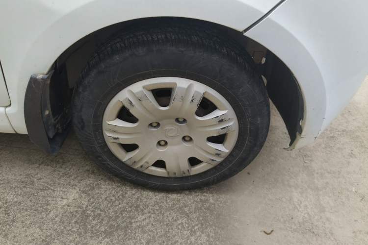 Used Dongfeng Fengon 330 2014 1.5L Manual Utility Version DK15 Right Front Wheel Hub