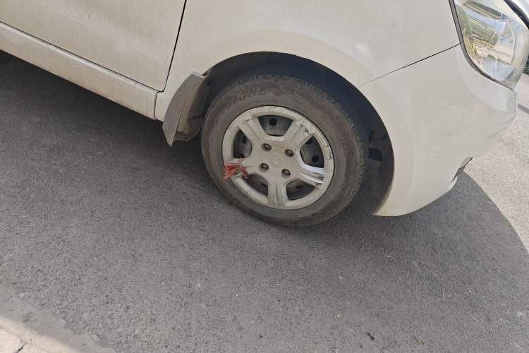 Used Dongfeng Fengon 330 2014 1.5L Manual Standard Edition DK15-02 Right Front Wheel Hub