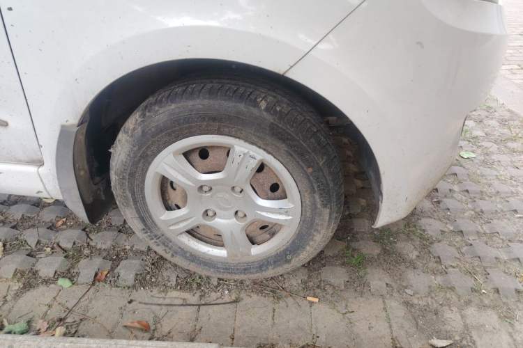 Used Dongfeng Fengon 330 2014 1.2L Manual Practical Version DK12-07 Right Front Wheel Hub