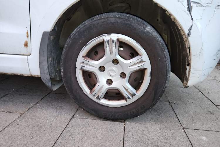 Used Dongfeng Fengon 330 2014 1.5L Manual Standard Edition DK15-02 Right Front Wheel Hub