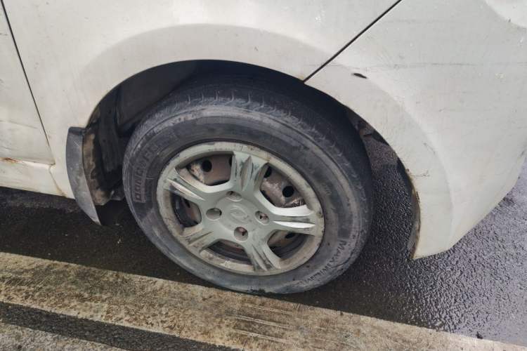 Used Dongfeng Fengon 330 2014 1.5L Manual Utility Version DK15 Right Front Wheel Hub