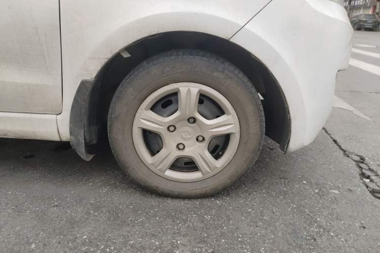 Used Dongfeng Fengon 330 2014 1.5L Manual Standard Edition DK15-02 Right Front Wheel Hub