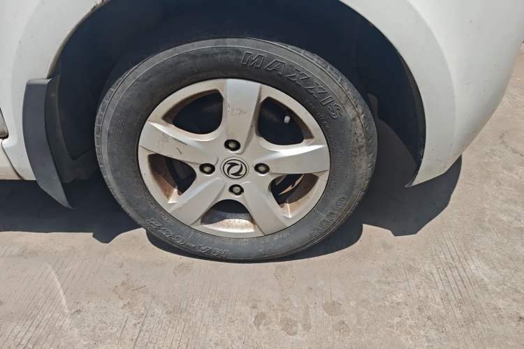 Used Dongfeng Fengon 330 2014 1.5L Manual Comfort Version DK15-02 Right Front Wheel Hub