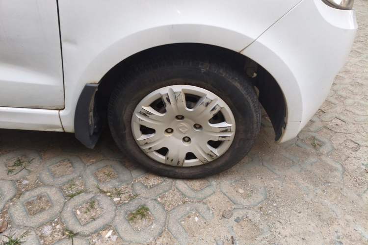 Used Dongfeng Fengon 330 2014 1.5L Manual Standard Edition DK15-02 Right Front Wheel Hub