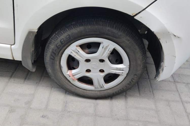 Used Dongfeng Fengon 330 2014 1.5L Manual Utility Version DK15 Right Front Wheel Hub