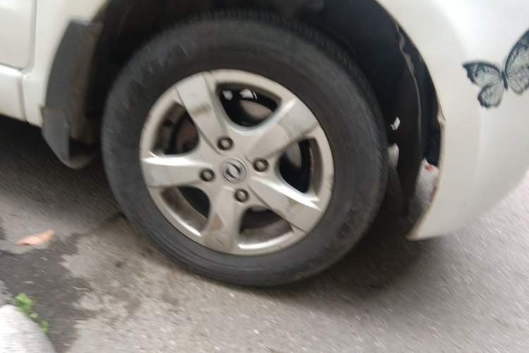 Used Dongfeng Fengon 330 2014 1.5L Manual Utility Version DK15 Right Front Wheel Hub