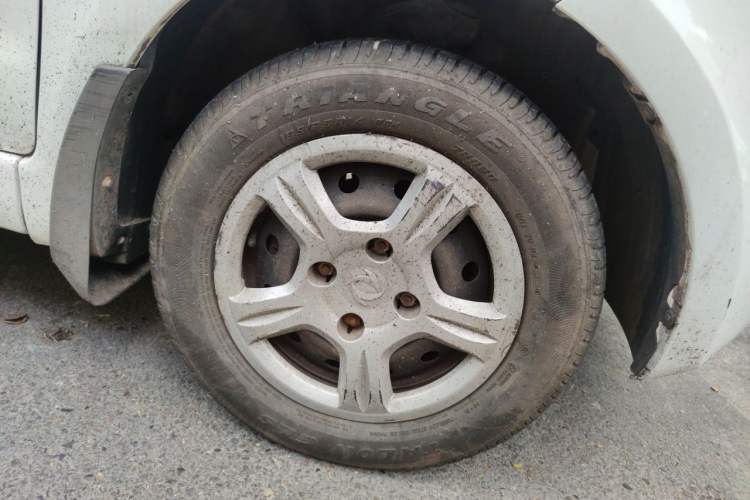 Used Dongfeng Fengon 330 2014 1.5L Manual Utility Version DK15 Right Front Wheel Hub