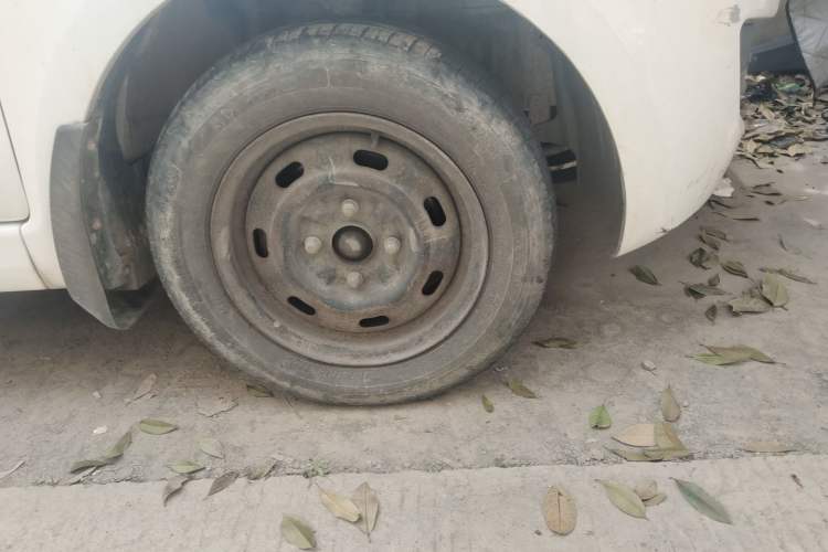 Used Dongfeng Fengon 330 2014 1.2L Manual Practical Version DK12-07 Right Front Wheel Hub