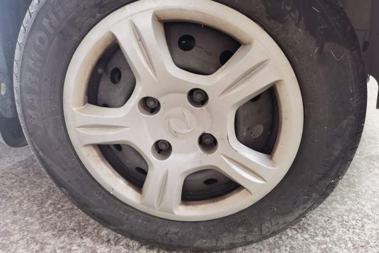Used Dongfeng Fengon 330 2014 1.5L Manual Utility Version DK15 Right Front Wheel Hub