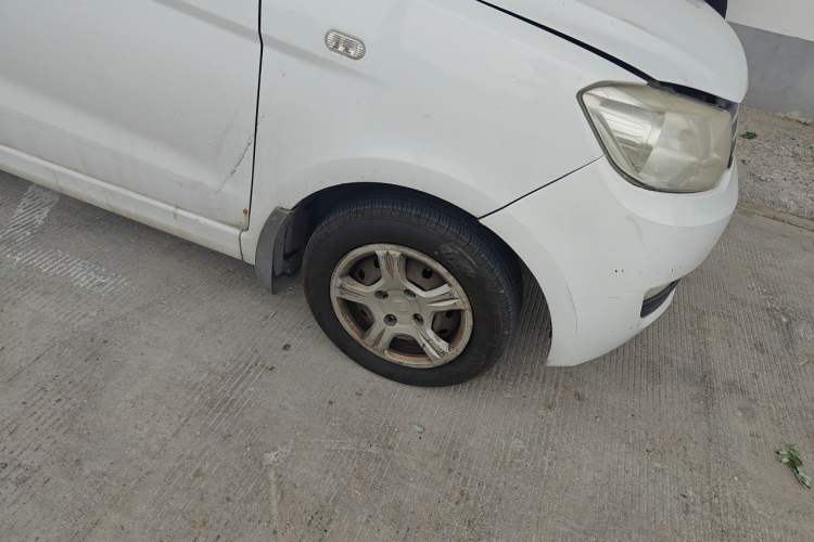 Used Dongfeng Fengon 330 2014 1.2L Manual Practical Version DK12-07 Right Front Wheel Hub