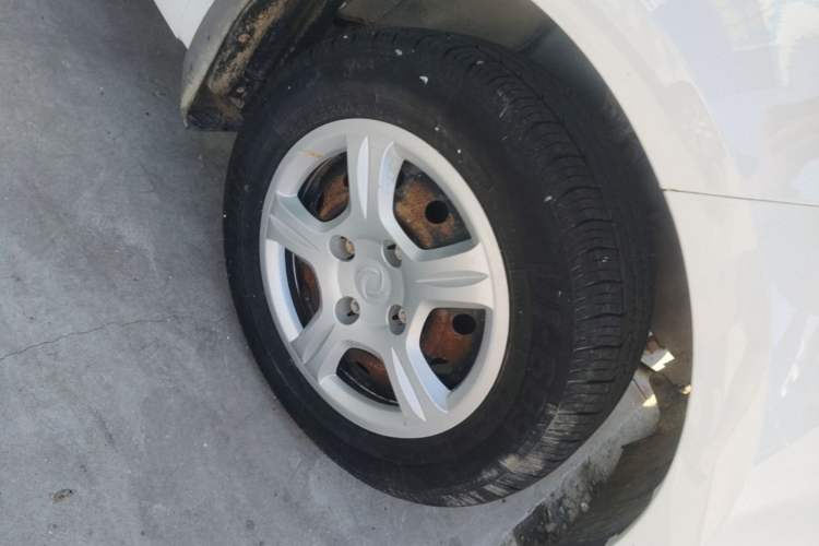 Used Dongfeng Fengon 330 2014 1.5L Manual Utility Version DK15 Right Front Wheel Hub
