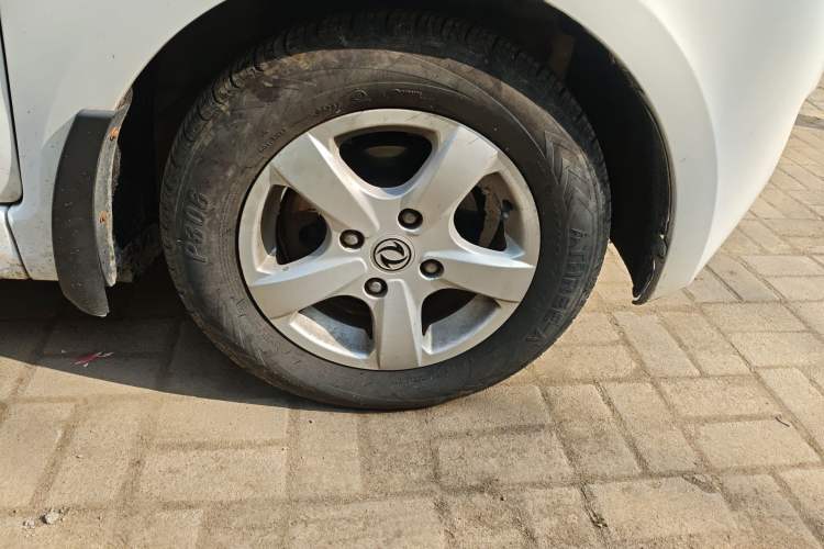 Used Dongfeng Fengon 330 2014 1.5L Manual Comfort Version DK15-02 Right Front Wheel Hub