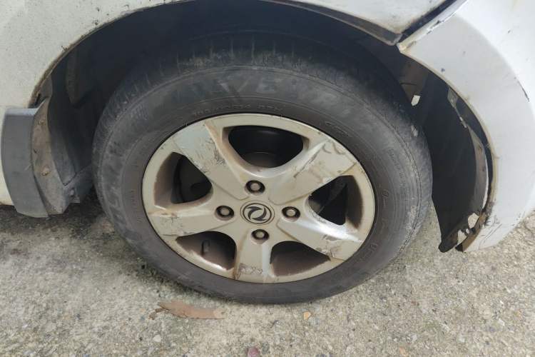 Used Dongfeng Fengon 330 2014 1.5L Manual Utility Version DK15 Right Front Wheel Hub