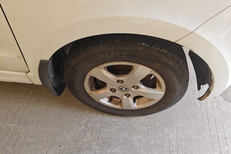 Used Dongfeng Fengon 330 2014 1.5L Manual Utility Version DK15 Right Front Wheel Hub