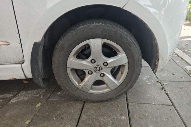 Used Dongfeng Fengon 330 2014 1.5L Manual Standard Edition DK15-02 Right Front Wheel Hub