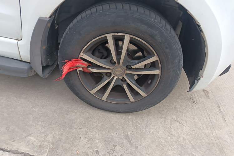 Used Dongfeng Fengon 330 2014 1.5L Manual Utility Version DK15 Right Front Wheel Hub