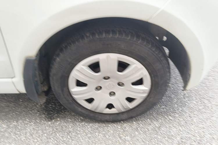 Used Dongfeng Fengon 330 2014 1.5L Manual Utility Version DK15 Right Front Wheel Hub